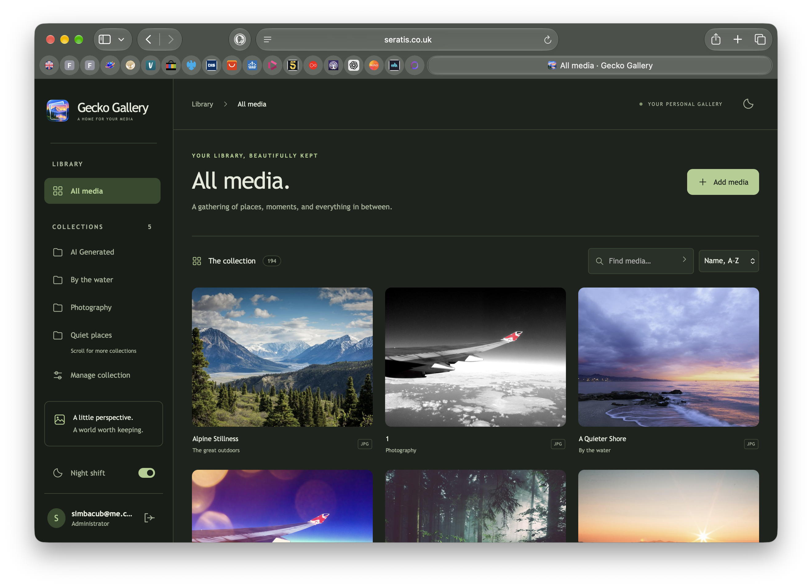 Gecko gallery in dark mode